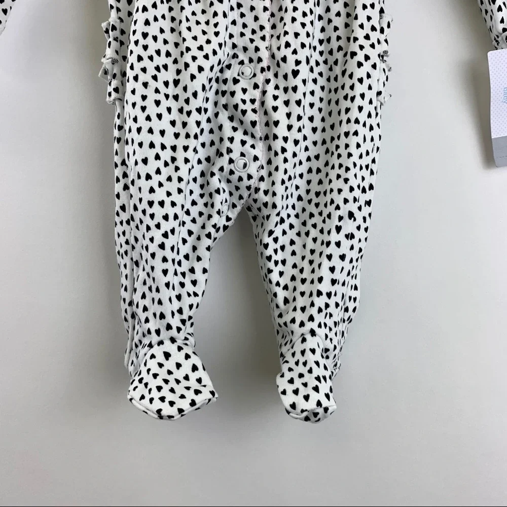 NWT carter’s Long Sleeve Footed Heart Bodysuit nb